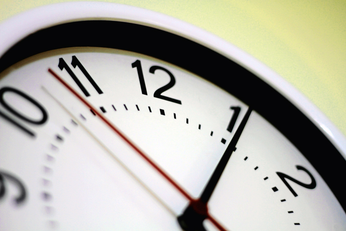 Un orologio a significare l'orario estivo degli uffici Urp, anagrafe, stato civile, protocollo e messi comunali