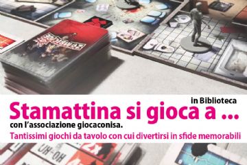 Giocare con i giochi da tavolo in biblioteca