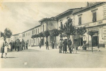 Piazza Vittorio Emanuele, oggi piazza A. Gramsci. Scorcio verso via Palandra, 1930.