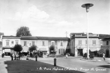 Piazza A. Gramsci intorno agli anni '60. 