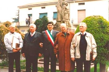 In questa foto: a sinistra di Marco Giunti Anelito Pastacaldi e Terzo Coppini. A destra: Renato Risaliti e Dante Giuntoli